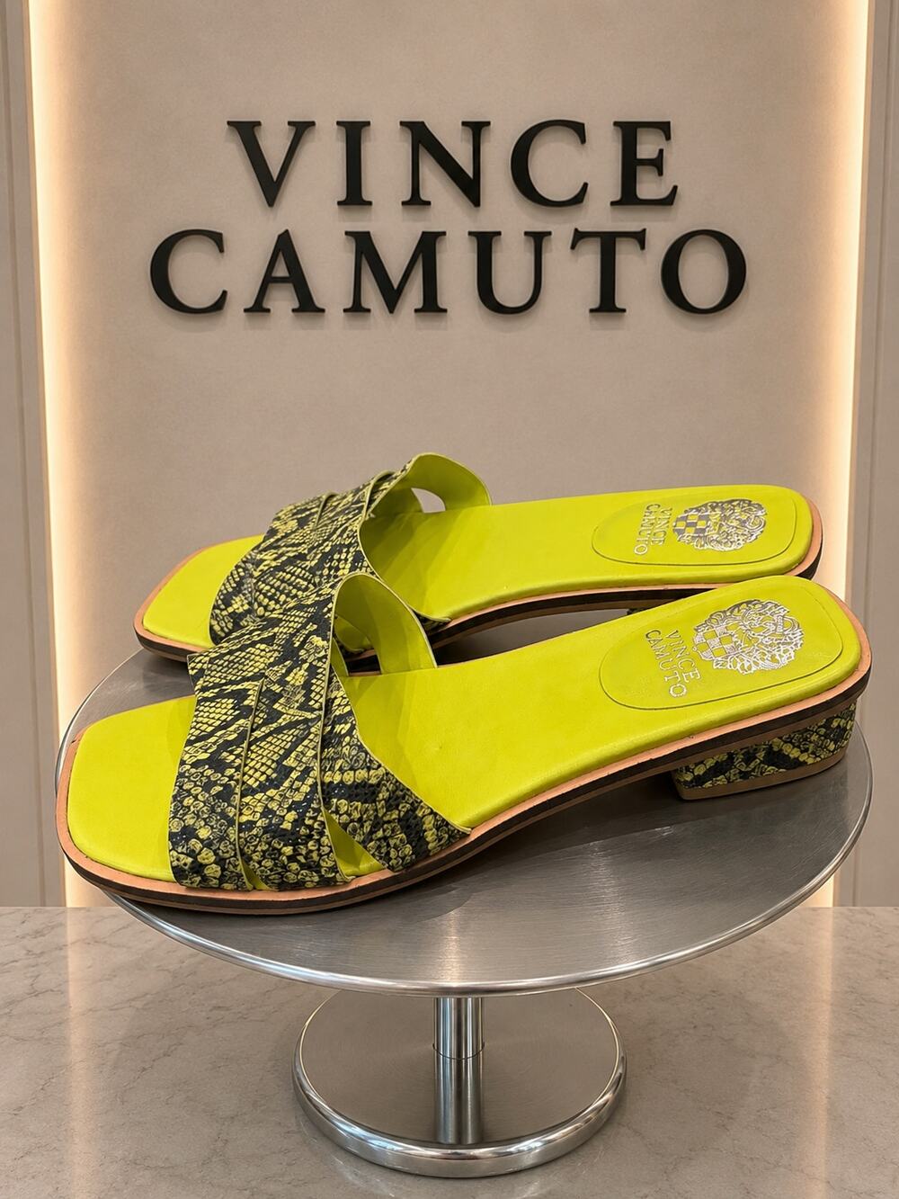 Vince Camuto Ydelle Snake Print Lime Green Slide Sandals Size 7